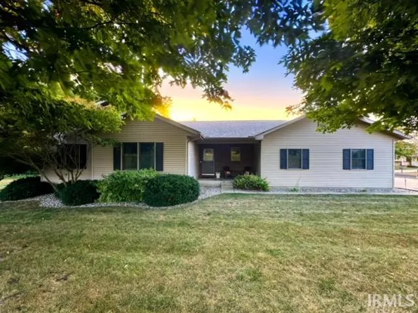 2985 E Lapoint Dr, Milford, IN 46542