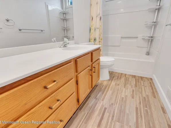 15 Arno St, Oakhurst, NJ 07755