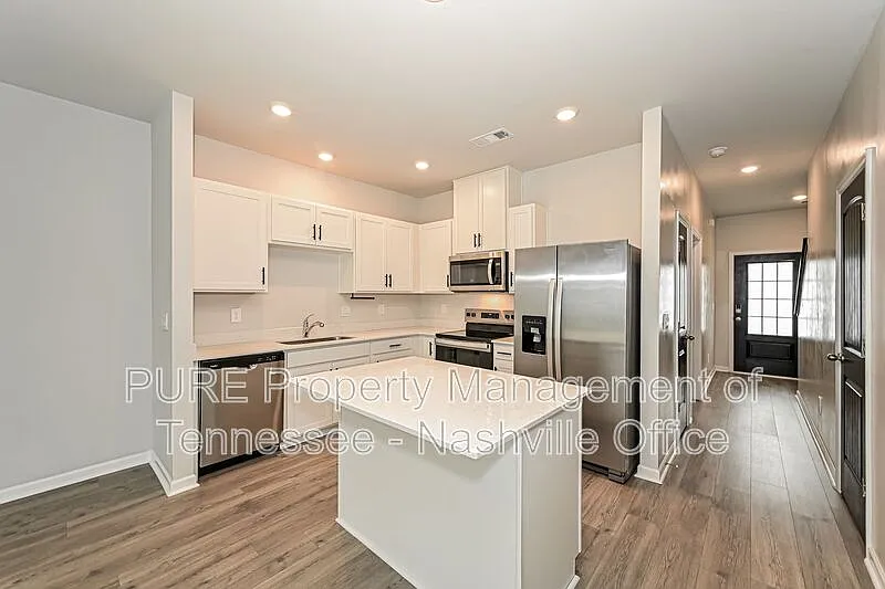 3 bed, 2.5 bath, 1363 sqft, $1,850 — Photo 2