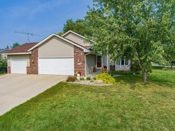 182 Hilltop Ln, Waconia, MN 55387