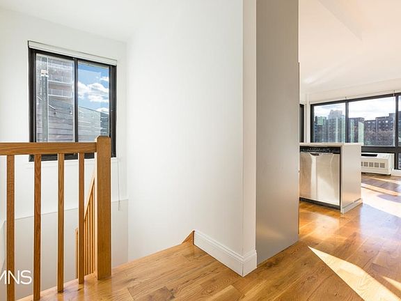 3rd image of 490 Myrtle Ave APT 6D