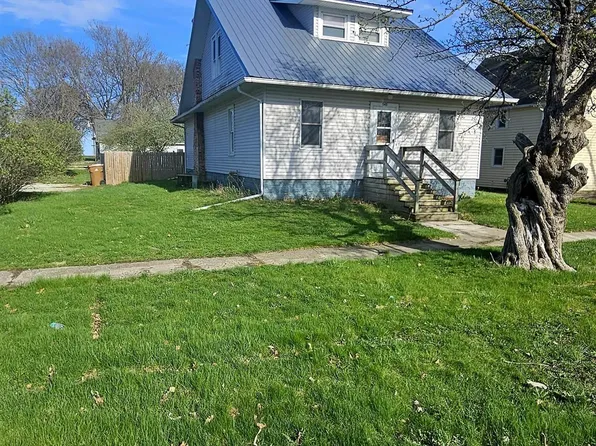 545 Garfield Ave, Farnhamville, IA 50538