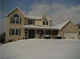 28 Penntowne Dr, Irwin, PA 15642