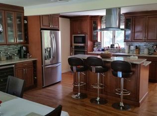 49 Forest Rd, Allendale, NJ 07401