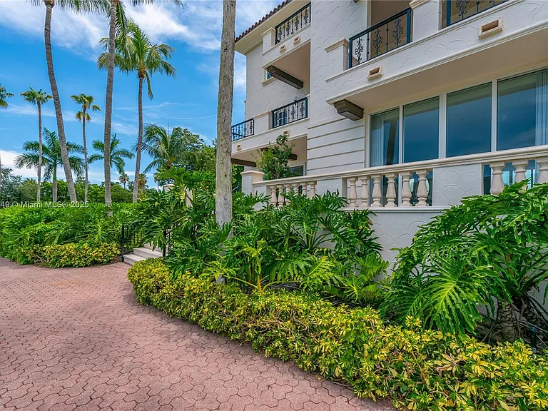 2514 Fisher Island Dr #6104 — Photo 42
