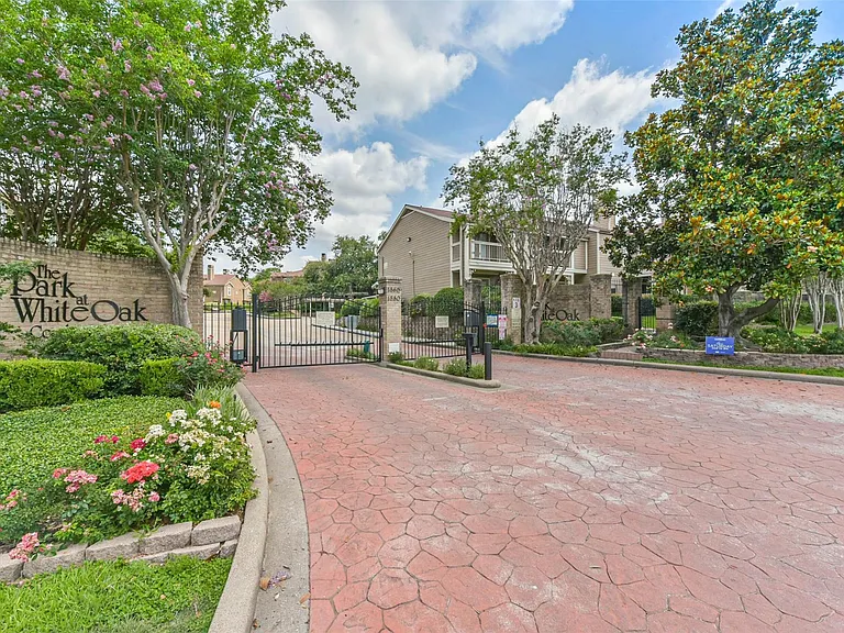 1860 White Oak Dr #245 — Photo 3