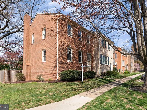 2nd image of 2940 Waterford Ct