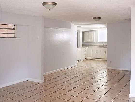 4th image of 518 Manhattan Blvd