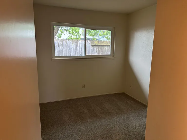 Mulberry Court Apartments — Photo 17