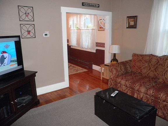 Living Rm w/HW floors