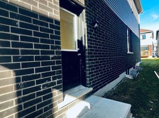 24 Hylton Dr #Basement, Barrie, ON L9J 0W5