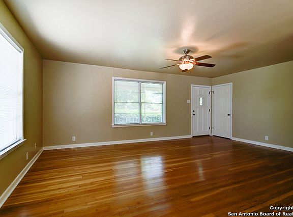 5th image of 215 Leisure Dr