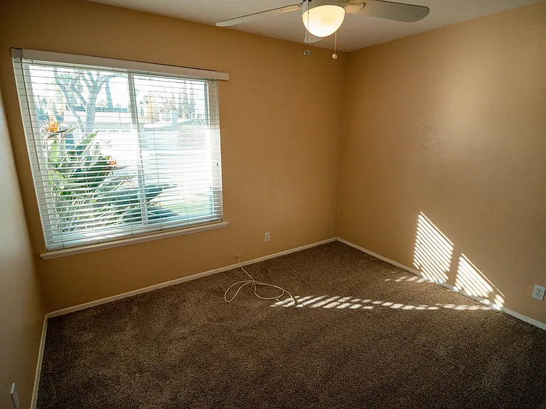 1943 S Belle Ave — Photo 18