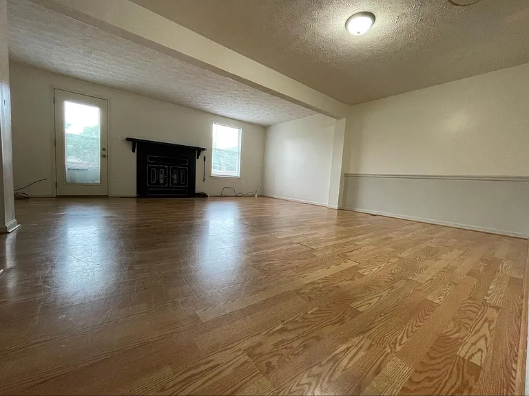 Livingroom with fireplace