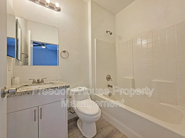 1121 Sixshooter Ave #4 — Photo 24