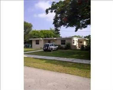 10041 SW 43rd St, Miami, FL, 33165