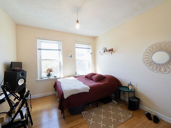 3rd image of 1423 Commonwealth Ave APT 505