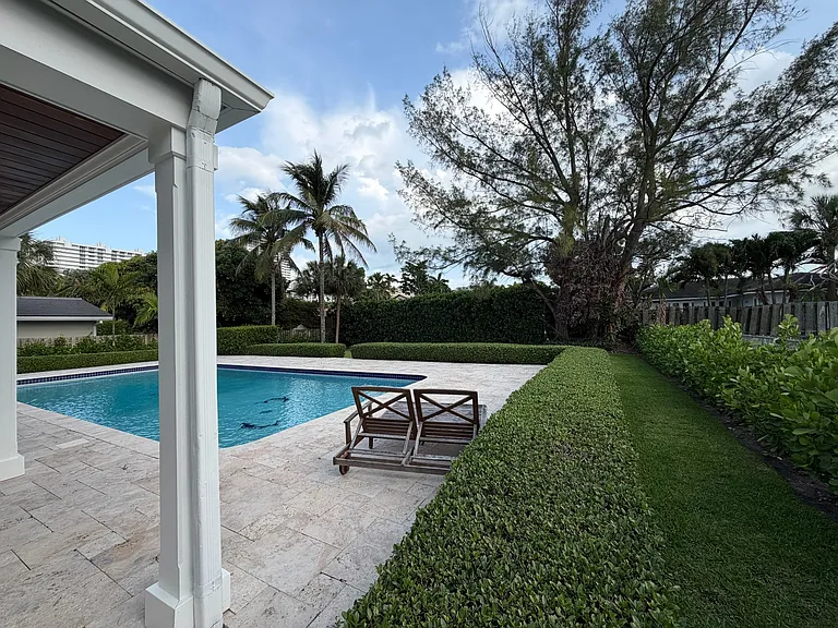 248 Codrington Dr — Photo 2