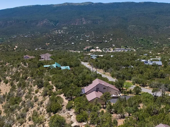 39 High Country Dr, Cedar Crest, NM 87008