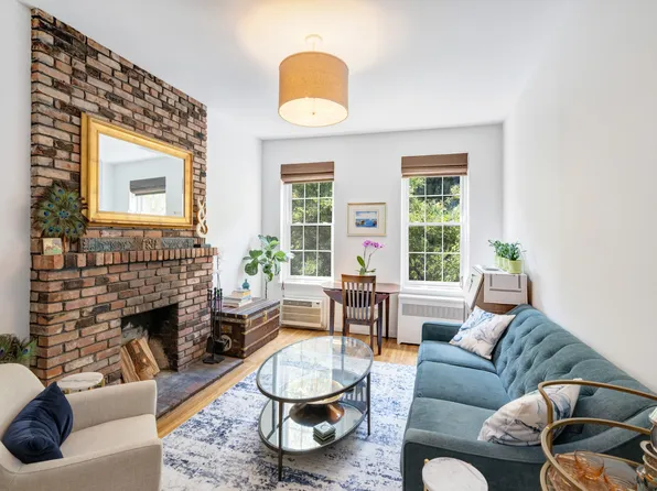 345 West 21st Street image 1 of 7