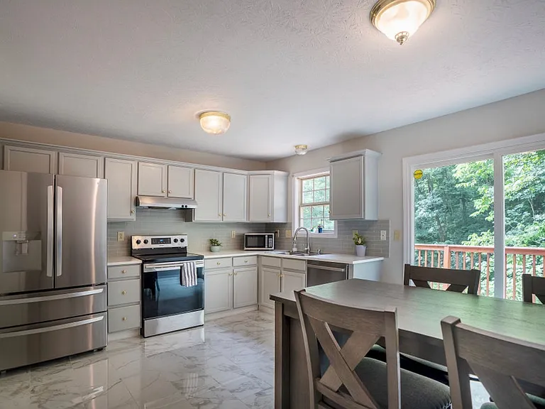 612 Rhodora Rdg — Photo 3