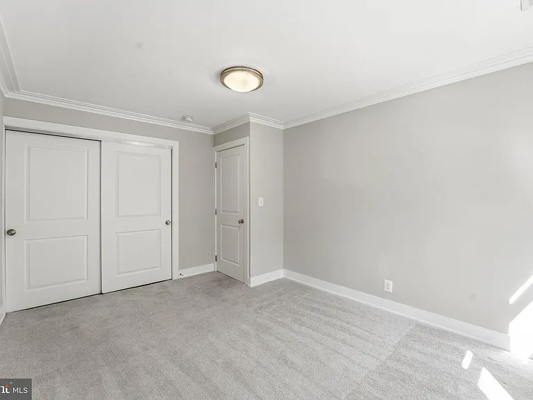 14 S St NE #201 — Photo 18