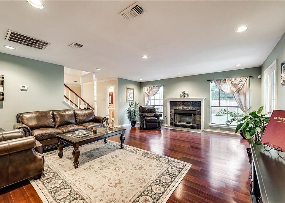 1st image of 2208 Valley View Dr