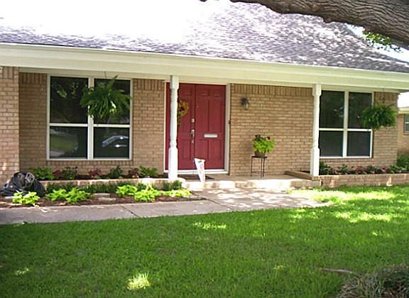 3rd image of 3913 Burkett Dr