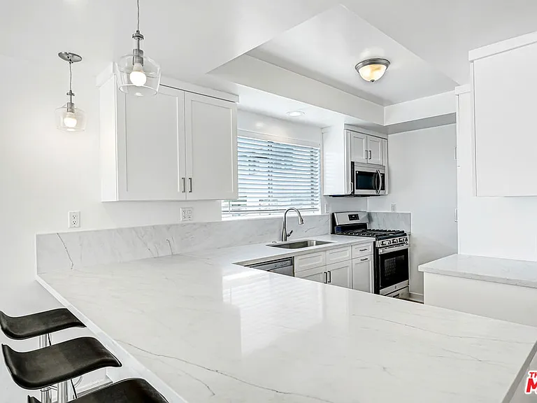 10393 Almayo Ave #5 — Photo 3