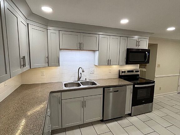5th image of 1067 Smith Ave #D