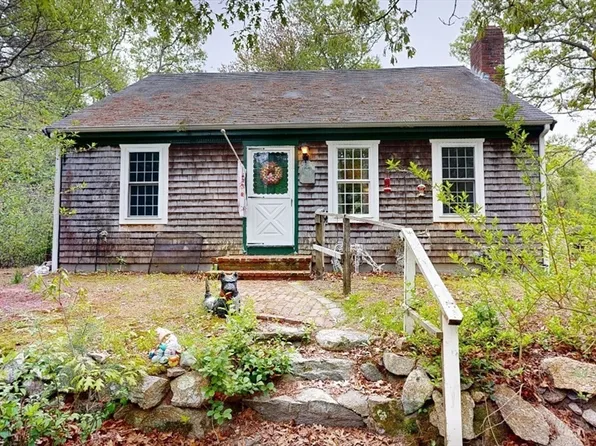 14 Chapel Rd, Mattapoisett, MA 02739