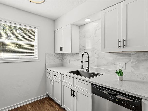 3rd image of 22632 SE Hawthorne Rd