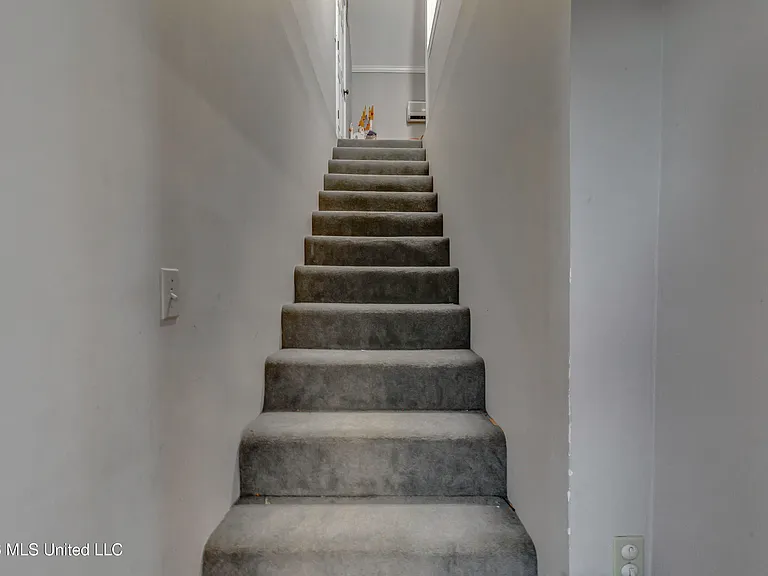 214 Ramblewood Dr — Photo 33