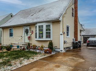 14 Clauss St, Carteret, NJ 07008