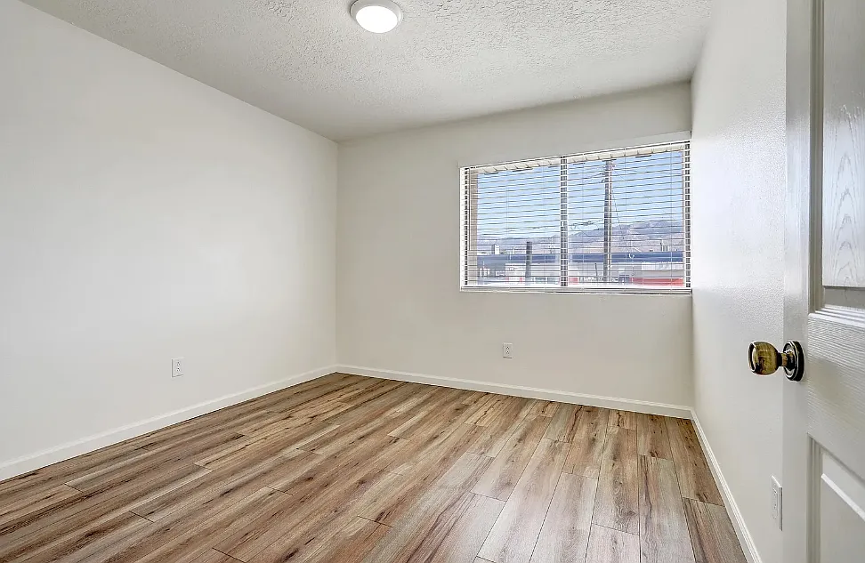 2 bed, 1985 sqft, $950 — Photo 3