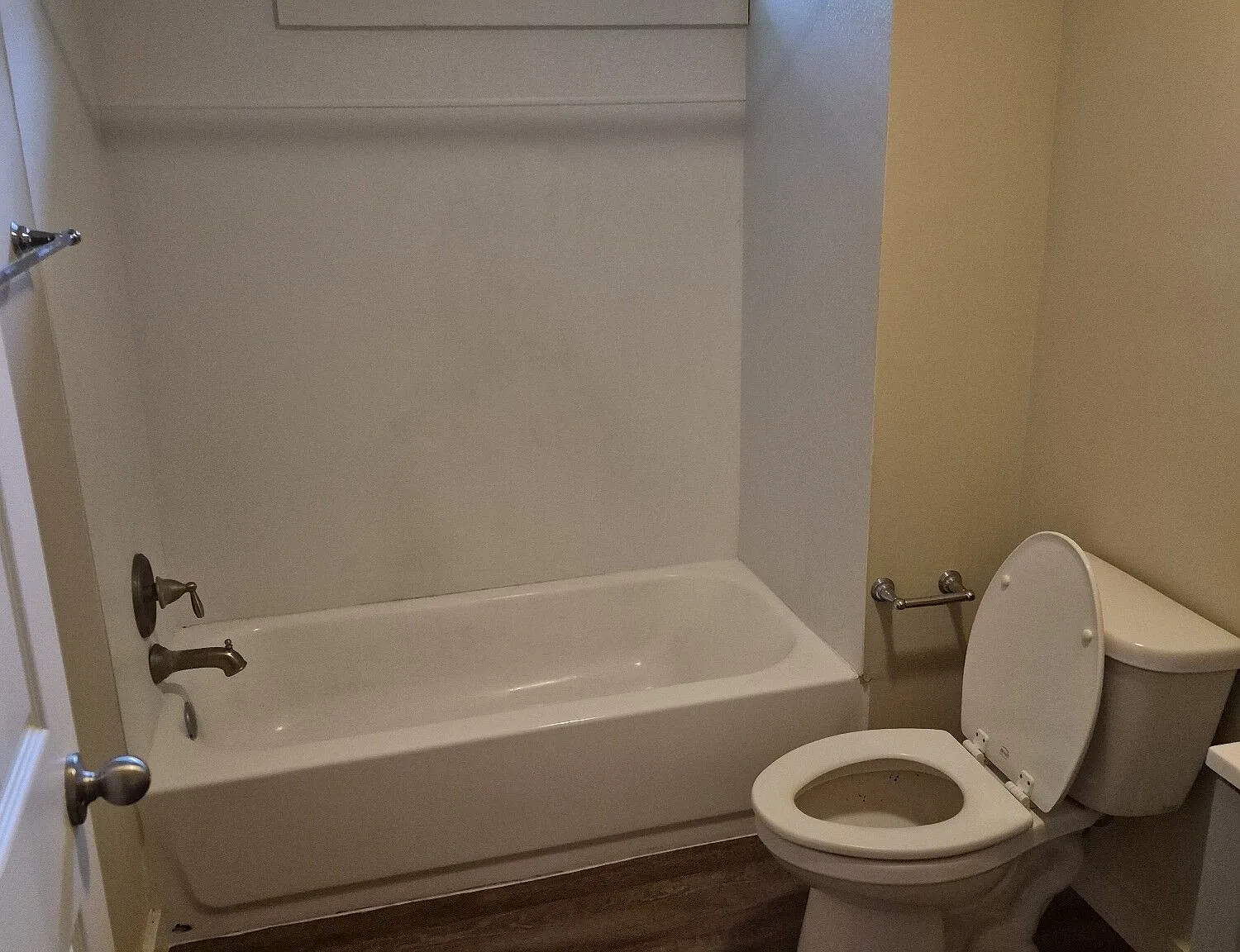 2 bed, 1.0 bath, $995 — Photo 3