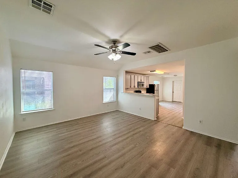 1148 Shadow Creek Blvd — Photo 2