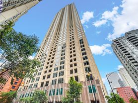 33 W Ontario St