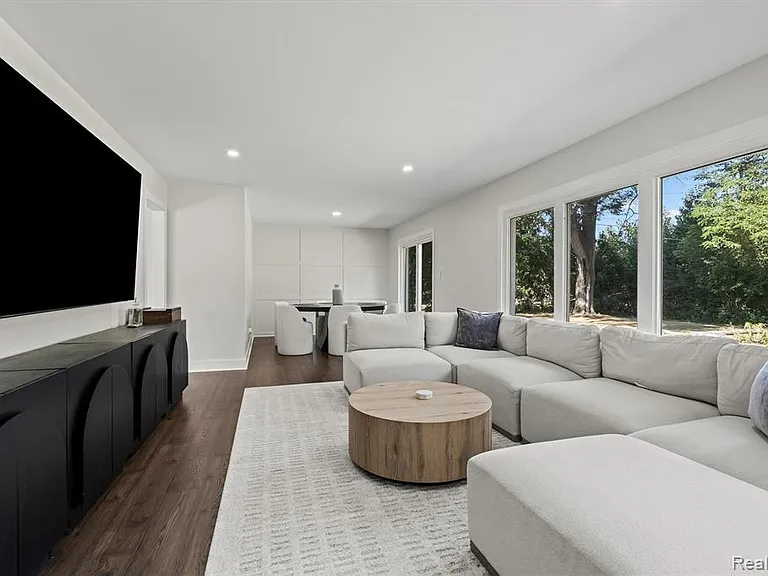 6511 Timber Ridge Dr — Photo 3