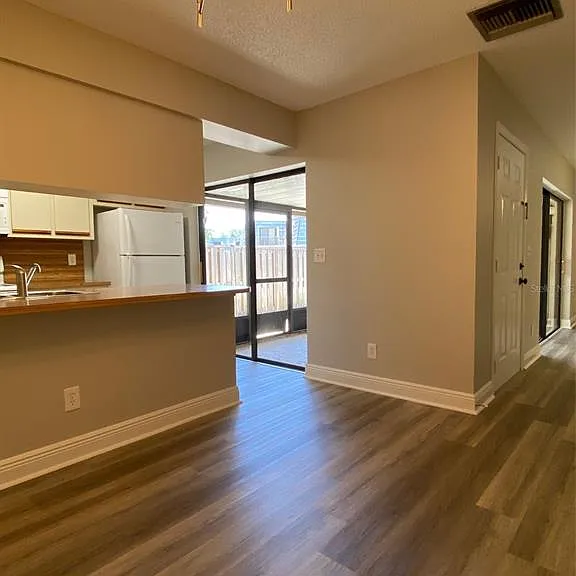 1004 Royal Oak Blvd — Photo 7
