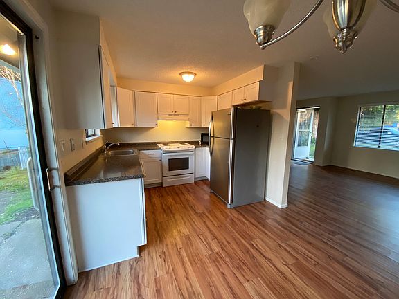 3rd image of 624 105th Ave E