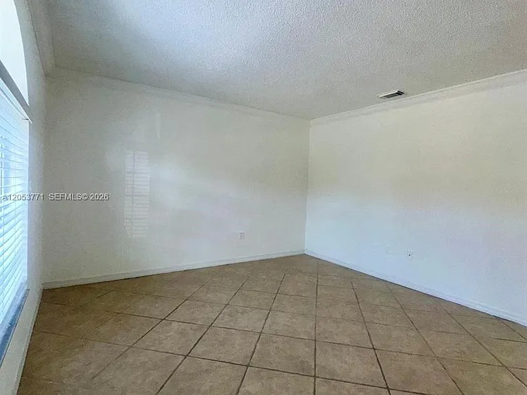 15334 SW 36th Ter #15334 — Photo 2