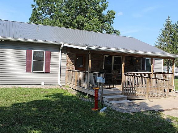 3rd image of 219 E Curtis St