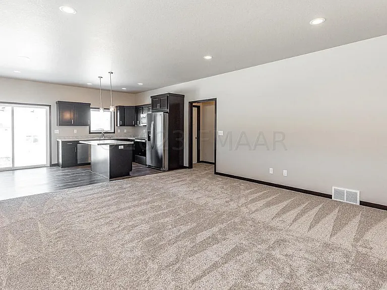 1506 Keystone Cir NE — Photo 2