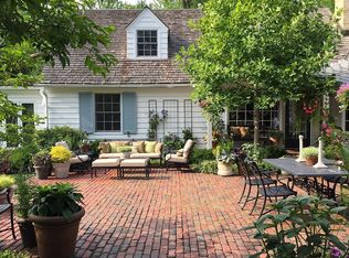 1070 Meadow Ln, Lake Forest, IL 60045