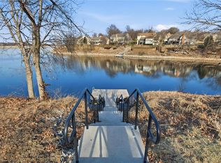 232 NE Bayview Dr, Lees Summit, MO 64064