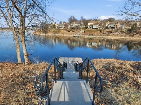 232 NE Bayview Dr, Lees Summit, MO 64064