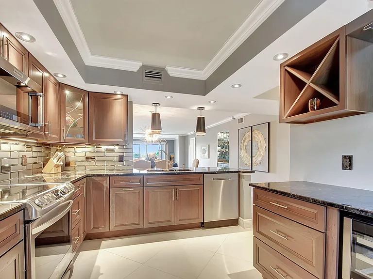 300 John F Kennedy Dr #Penthouse 8 — Photo 12