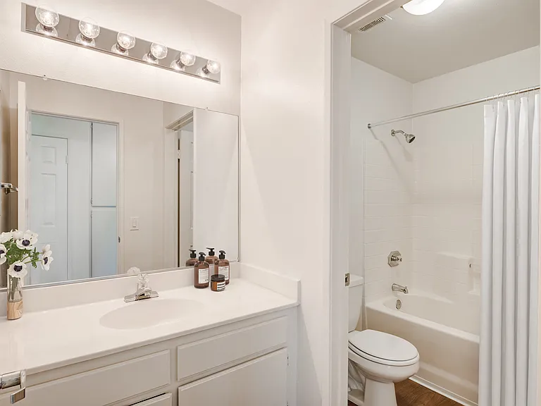 Arroyo Villa Apartments — Photo 7