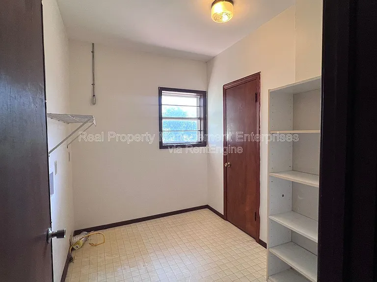 204 Wolf Ln — Photo 26